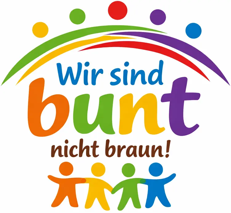 Logo mit Regenbogenbögen, bunten Figuren, die Händchen halten, und dem Schriftzug 'Wir sind bunt nicht braun' – fröhliche, inklusive Bildsprache.